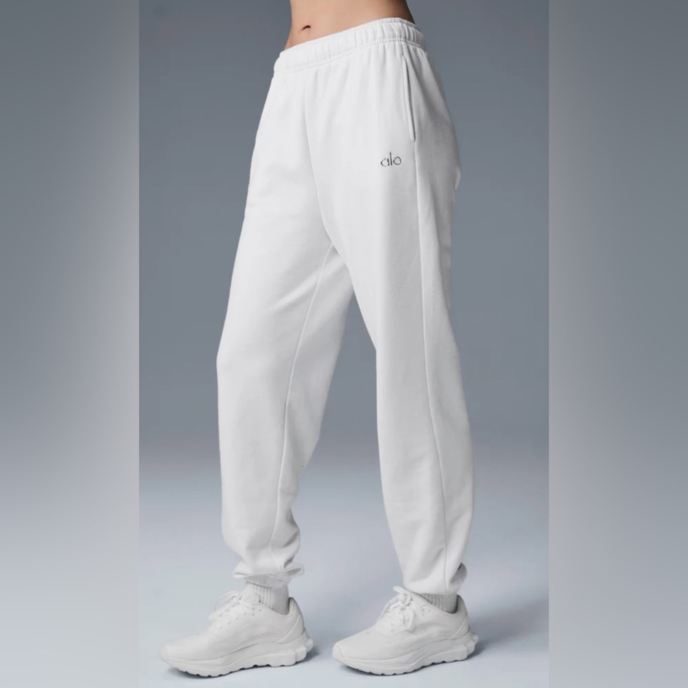 ALO Yoga NWT Accolade White Joggers Size S Oversized